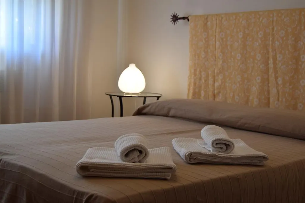 Casa Vacanza E Per Lavoro Elena E Carla Spinea